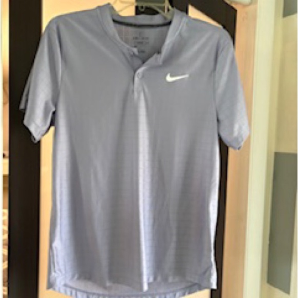 Nike Light Blue or Periwinkle sz M silky Short Sleeve Athletic Shirt